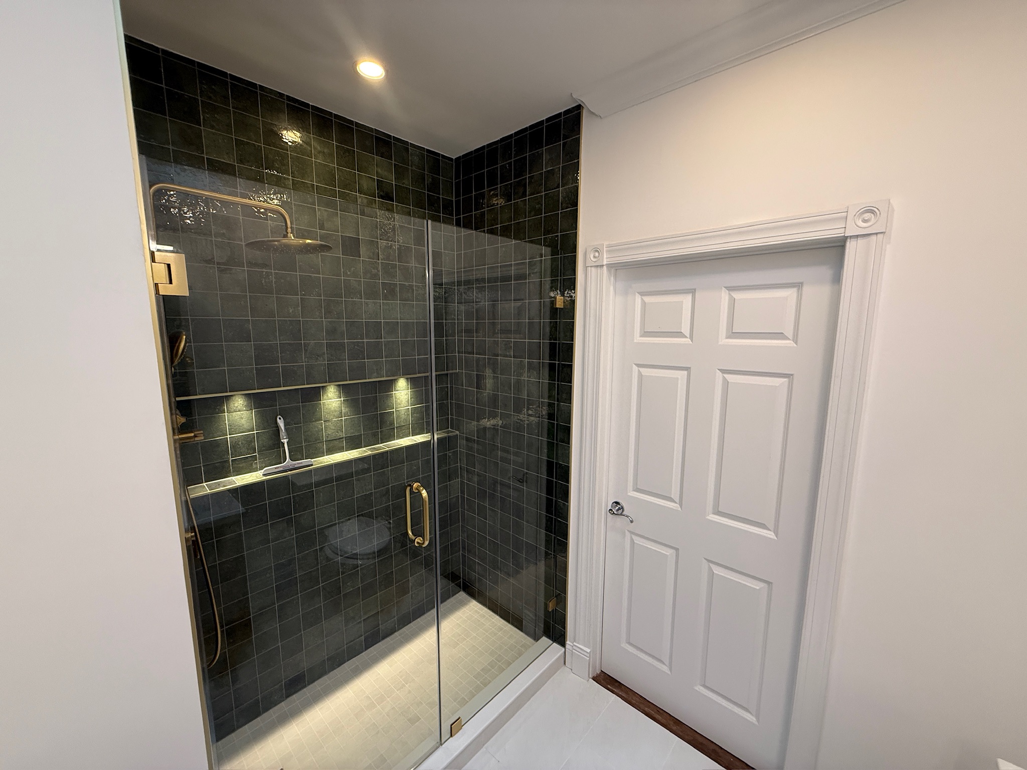 Spa-Inspired Master Bath — Photo 4