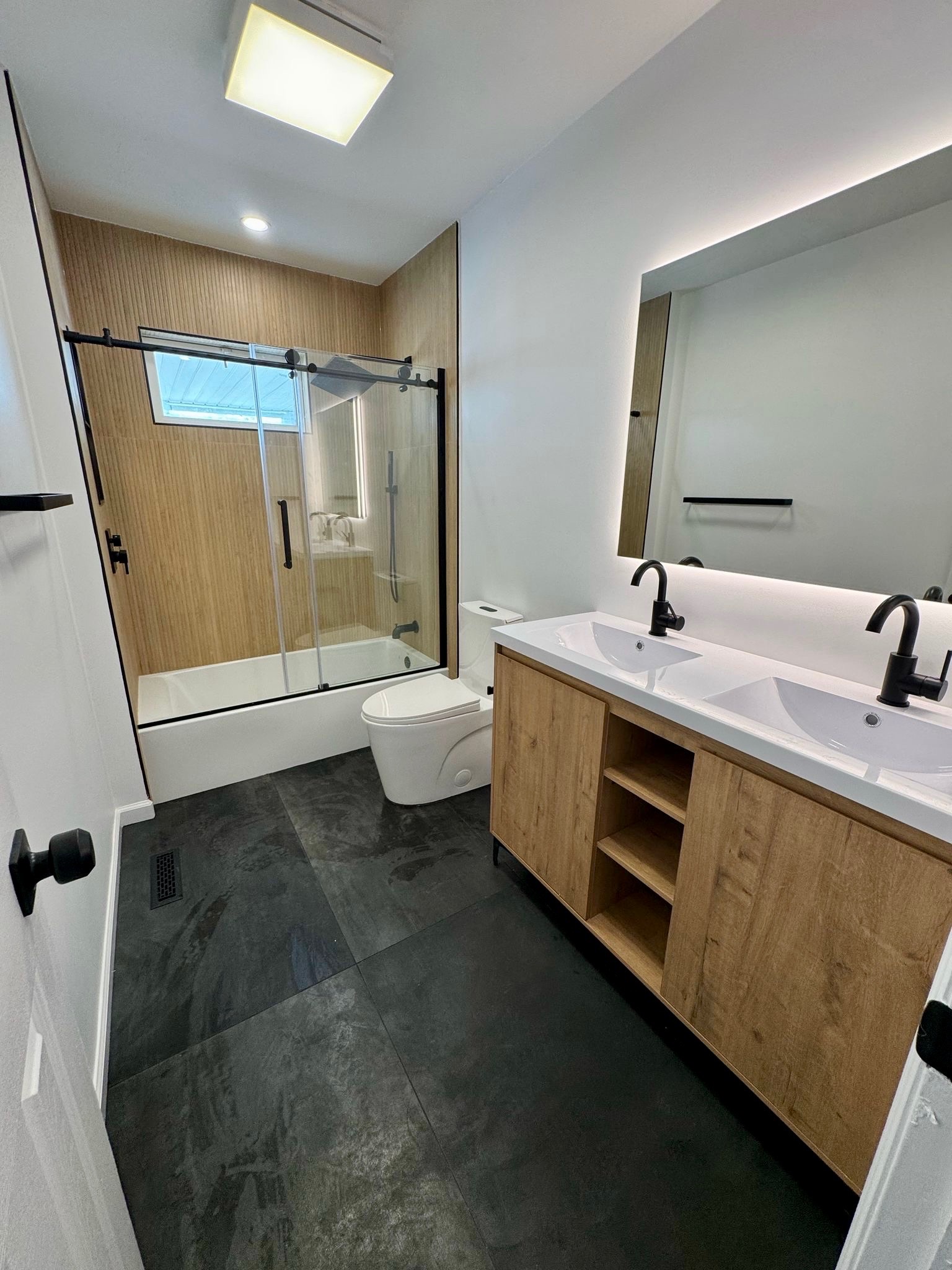 Contemporary Guest Bath — Photo 4